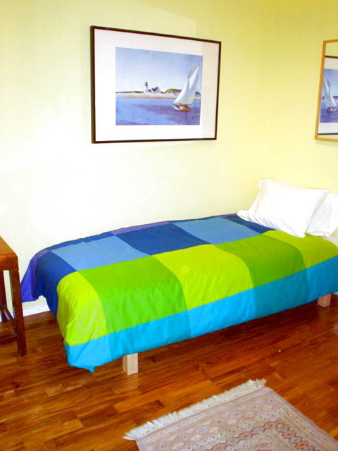 Im 5. Schlafzimmer ist ein Einzelbett.