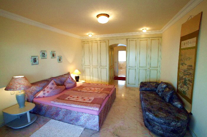 Elternschlafzimmer mit Doppelbett im Penthaus in Chayofa auf Tenerife mit Pool