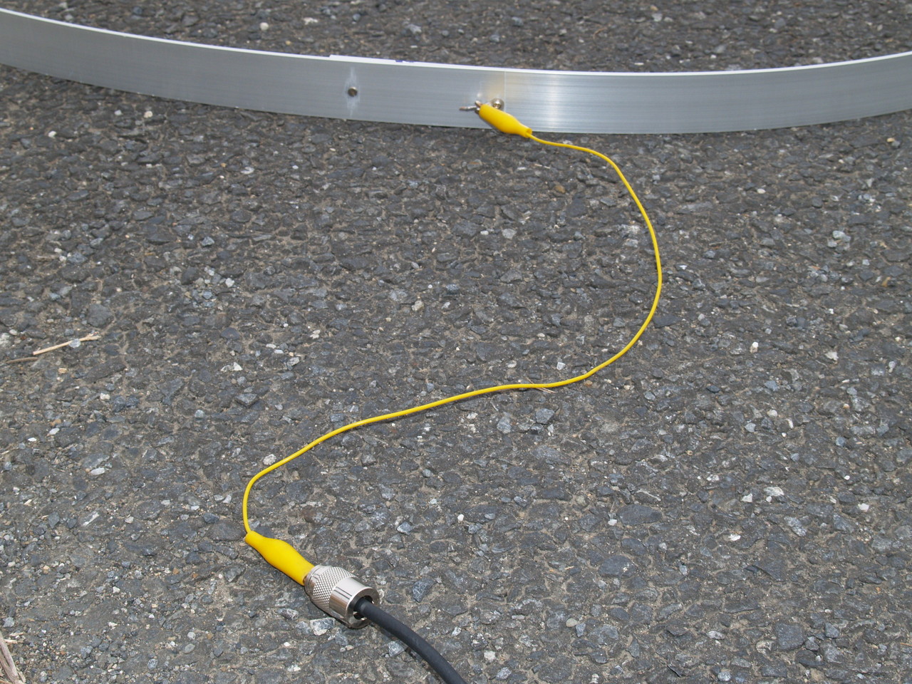 地上高ゼロメートル給電リングＡＮＴ：同軸芯線からの接続例（アルミ板ＡＮＴ接続と同じです。）