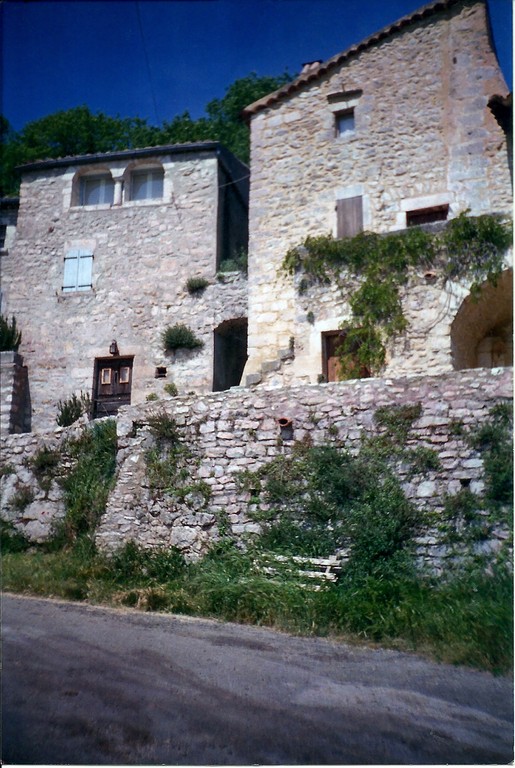 La plus haute maison:Castillon. une arcade..