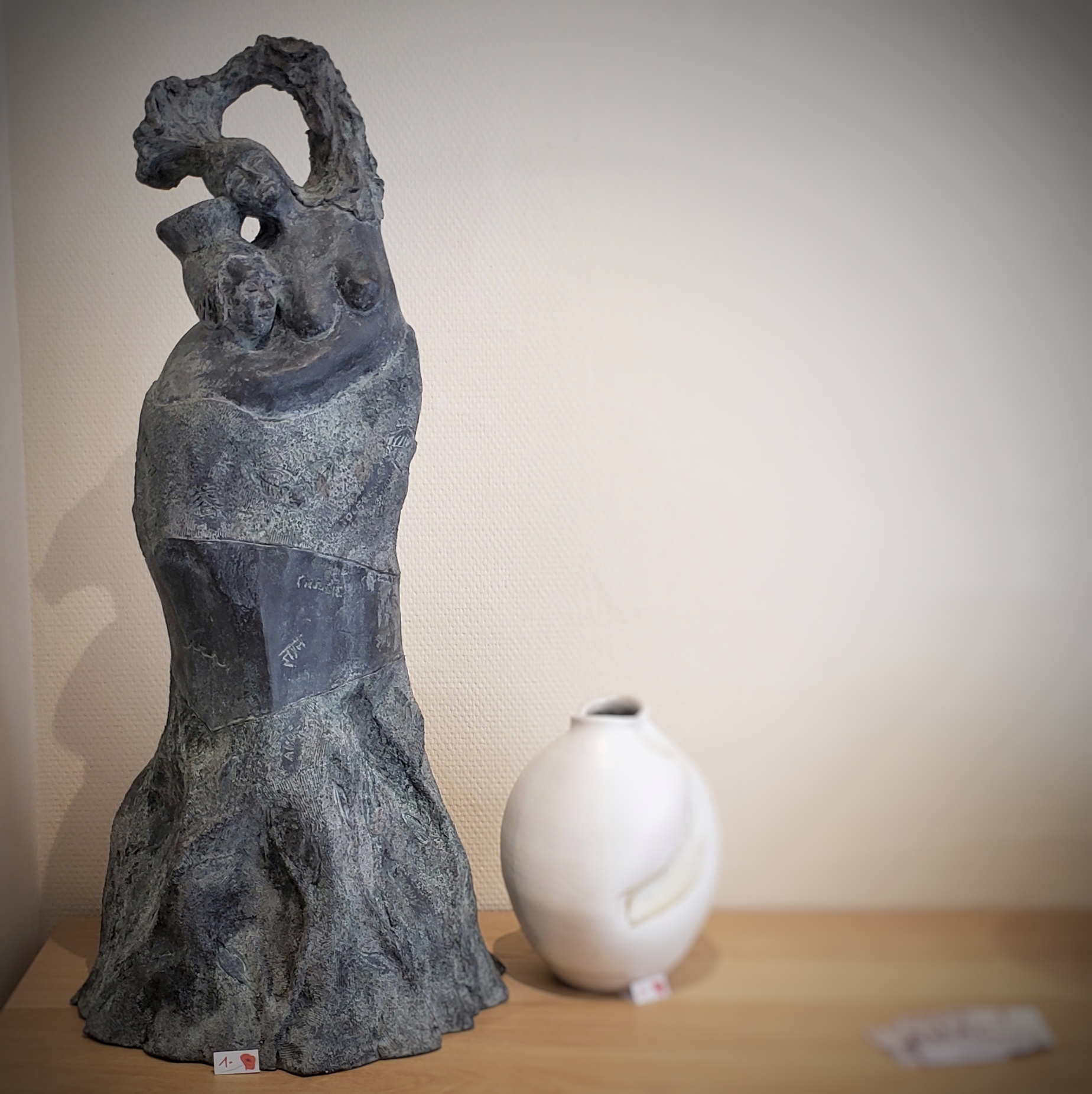 AETERNITAS : SCULPTURE « Héloïse et Abélard » (inspiration Michel Levy / Astrolab Melun)- Grès patiné (H: 75 x 33 x 33) - 2023 - 900€