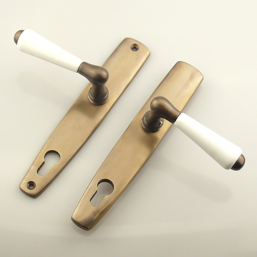 Eleganter Türbeschlag für Eingangstüren - nachguss.de