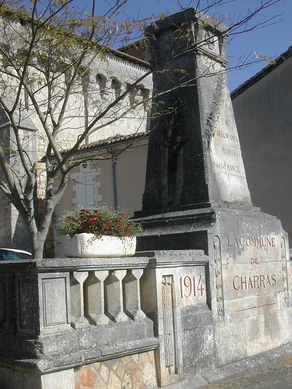 Charras 16 - monument aux morts - photo N. Chaboussi