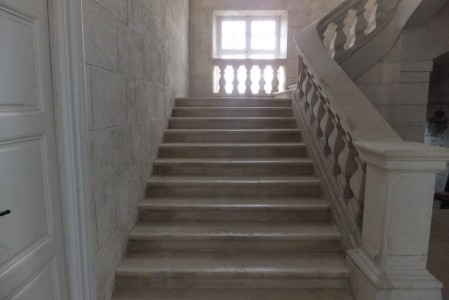Charras Charente - château - escalier d'honneur du logis