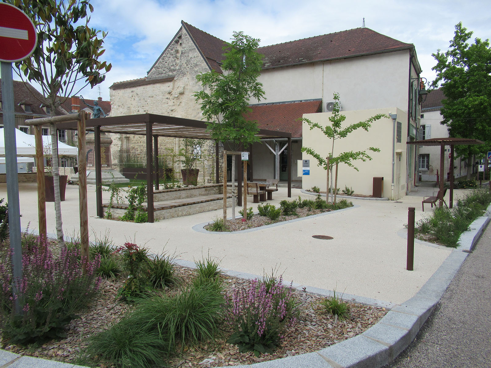 2025 - Amgt de la place de la Mairie - Ebreuil (03) - 730 000€ HT