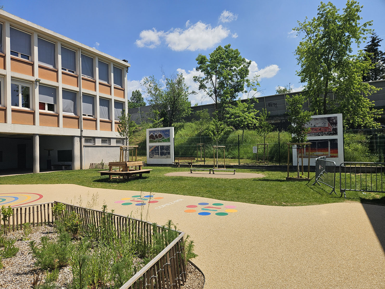 2025 - Amgt des cours d'école primaire Montrambert - La Ricamarie - 140 000€ HT