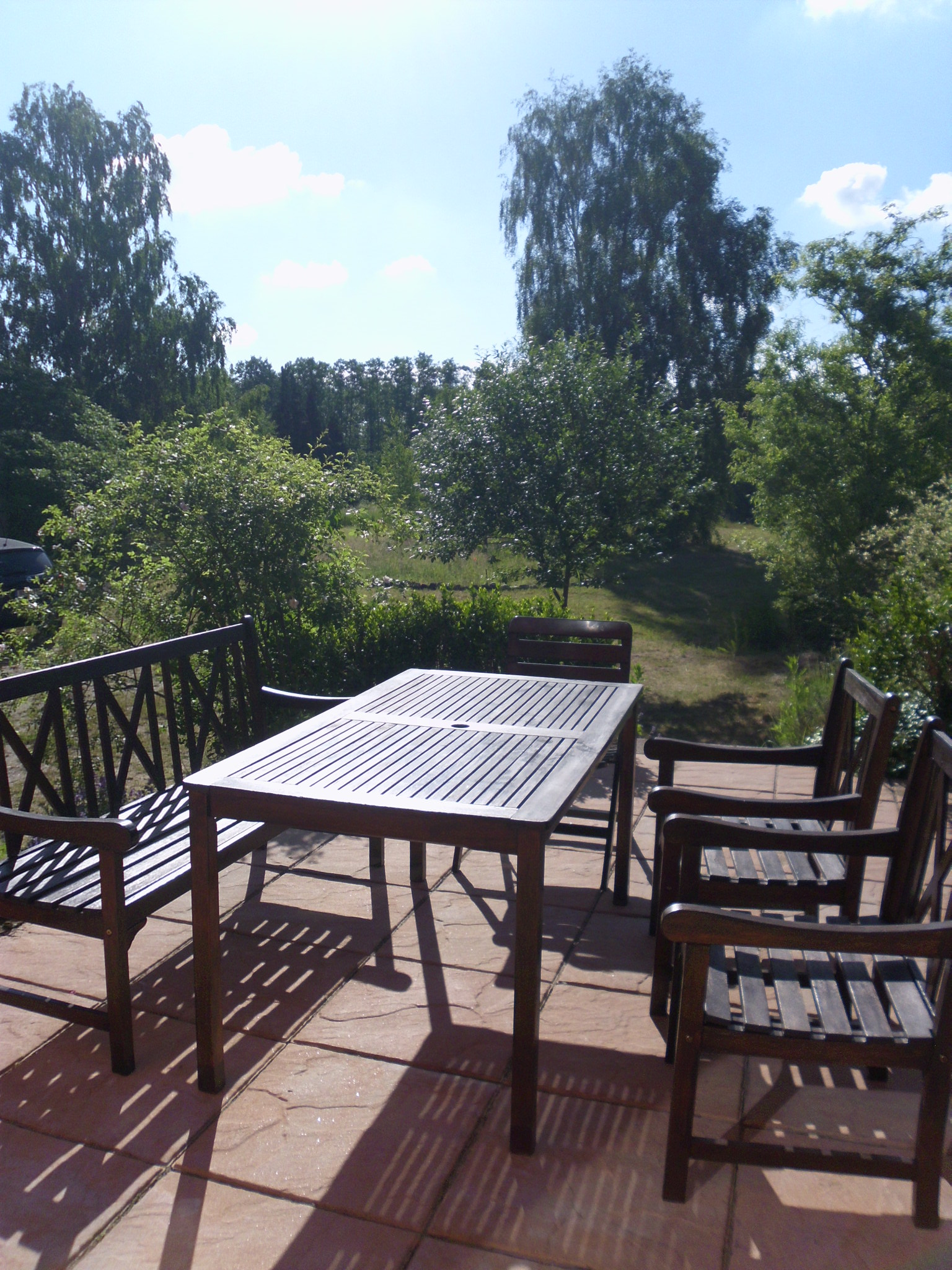 Terrasse mit Blick in den Garten