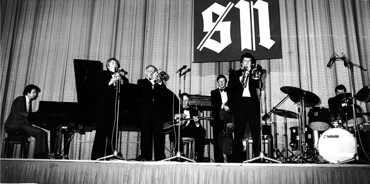 Adi Jüstel am Flügel mit Fatty George Band im Kongresshaus Salzburg