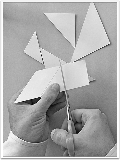 www.presto-tangram.com - Découper précisément chaque pièce du Tangram.