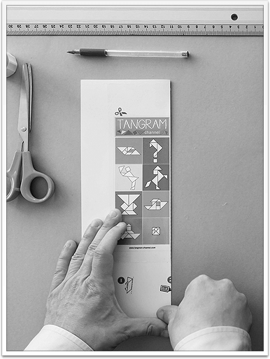 www.presto-tangram.com - Replier la feuille, presser et laisser sécher.