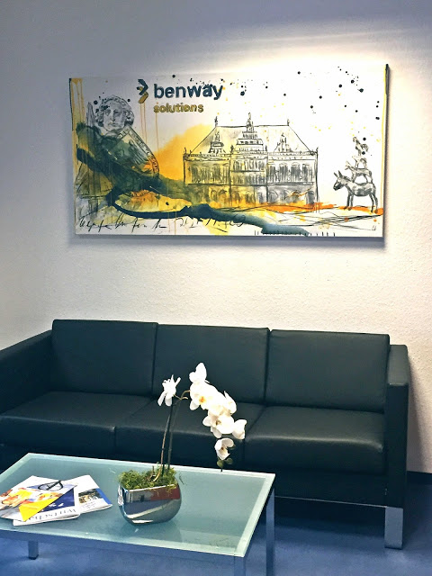 abstrakte Bilder mit Firmenlogo