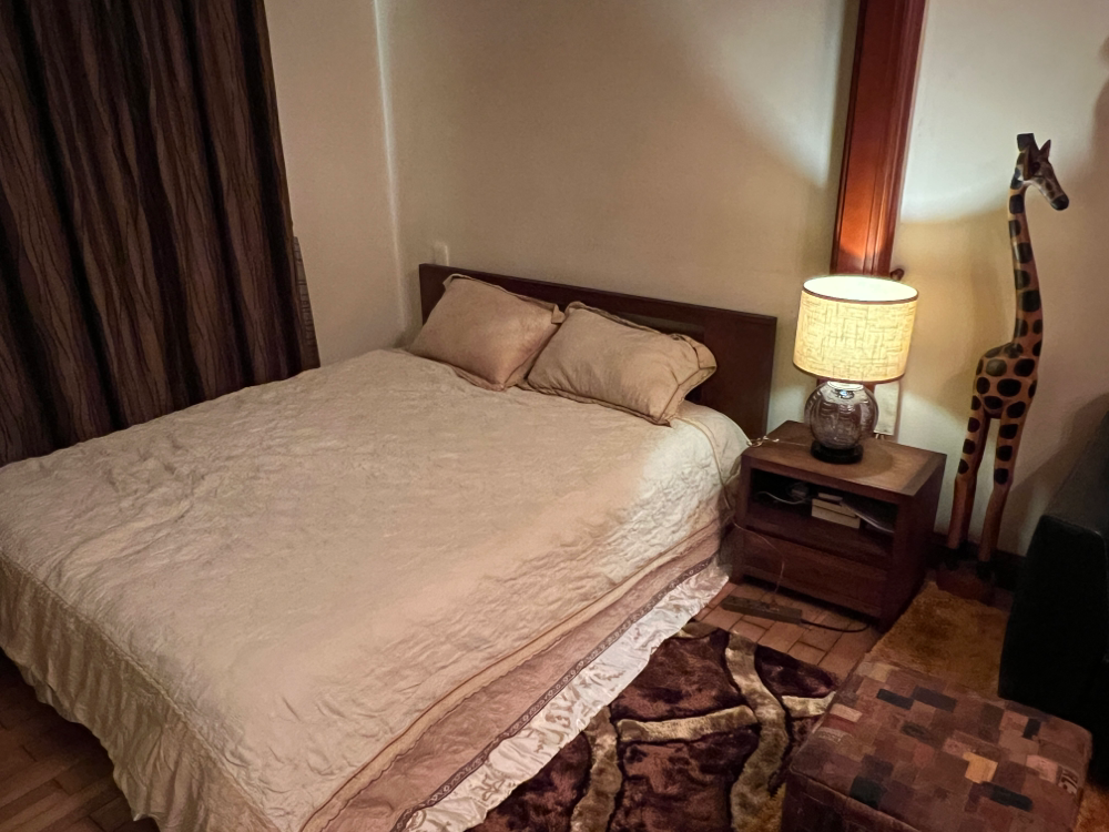 Bed(200 x 160 cm)