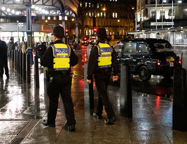 Mordfall Henry Nowak: Nach Veröffentlichung der Bodycam-Aufnahmen der Polizei, kommt es zu schweren Ausschreitungen in England