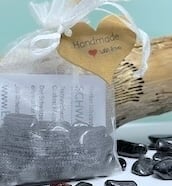 Schutzsteine im Geschenksäckchen