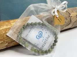 Jade Armband als Geschenk verpackt