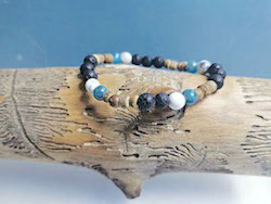 Apatit Armband mit Lavastein und Howlith
