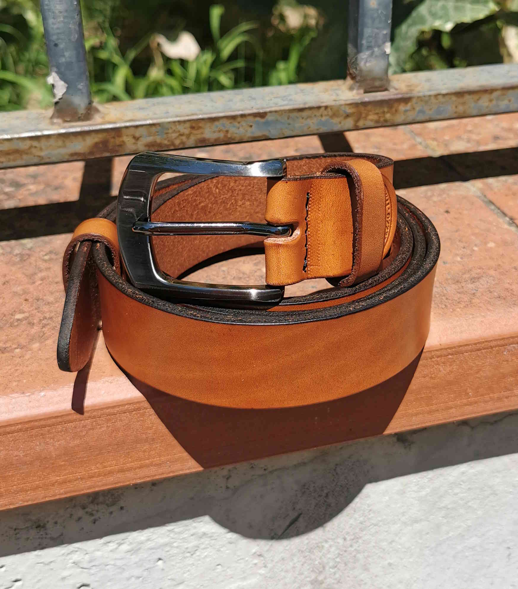 cintura in cuoio marrone chiaro