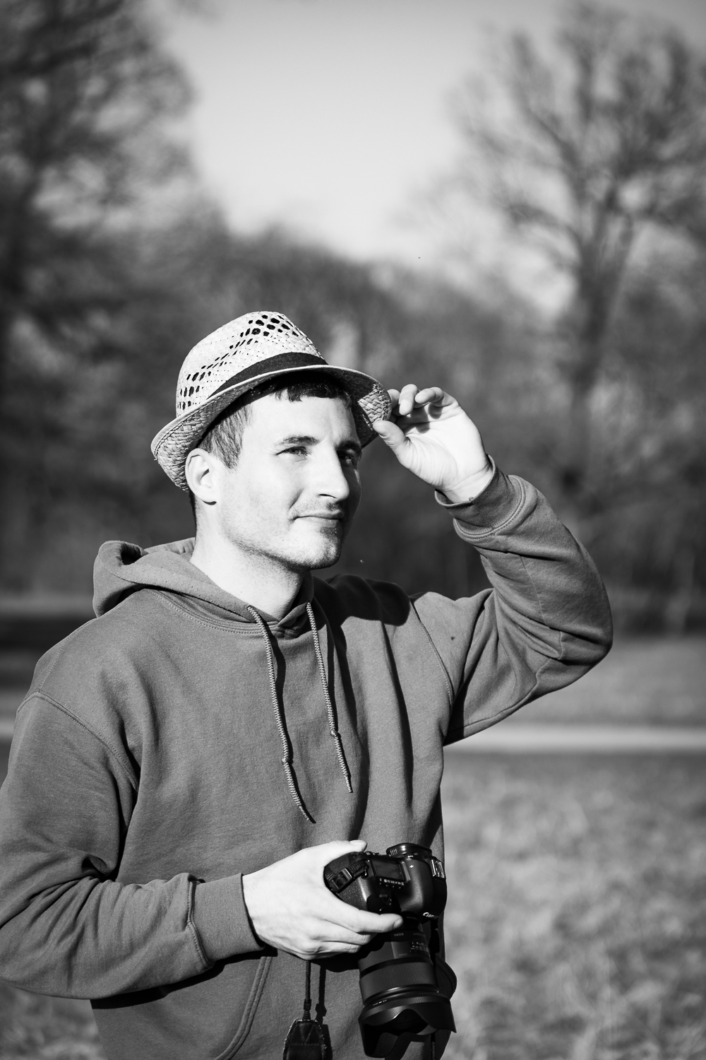 Portrait Danny Jüngling Strohhut Pictures