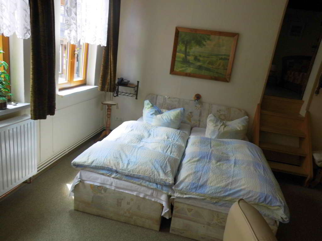 Schlafmöglichkeiten im kombinierten Wohn-und SWchlafzimmer