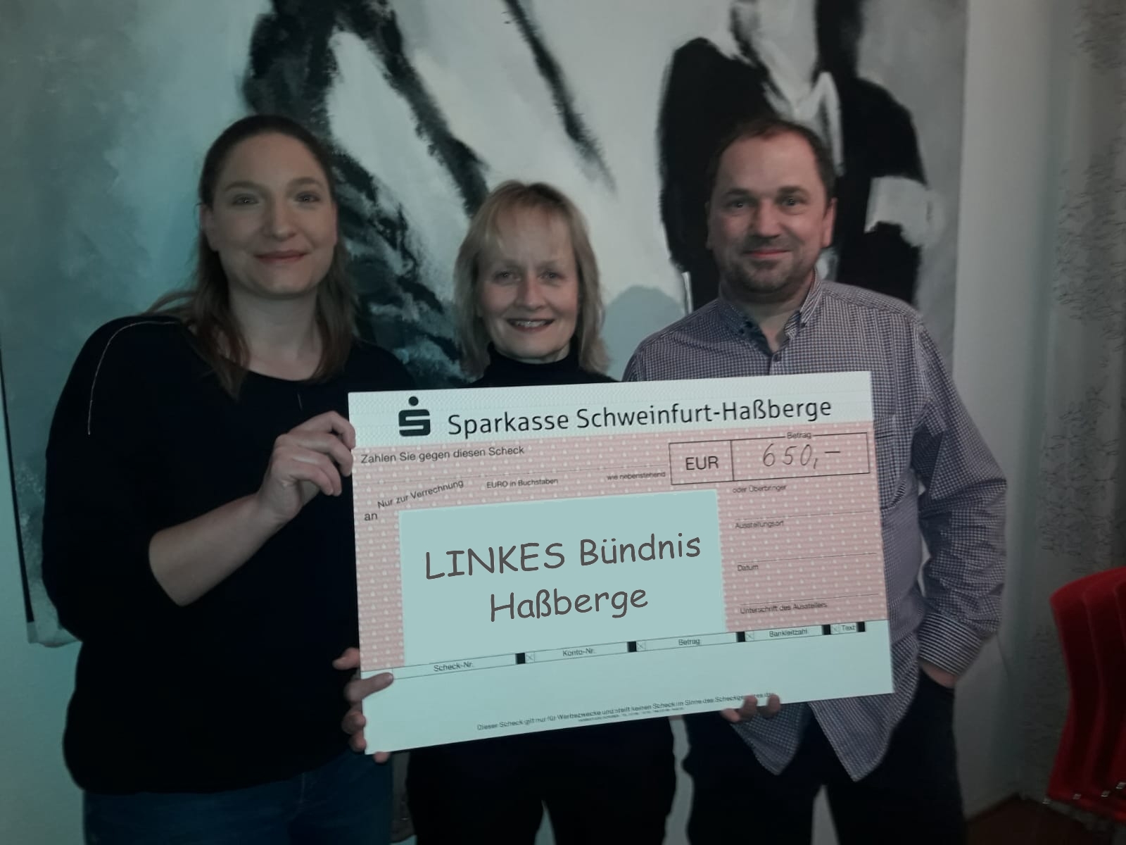 10.01.2020: Spendenübergabe an das Frauenhaus Schweinfurt, v.l.n.r. Petra Tempert, Sabine Dreibholz von "Frauen helfen Frauen e.V.", Manfred Landig (Foto: Th. Dietzel)