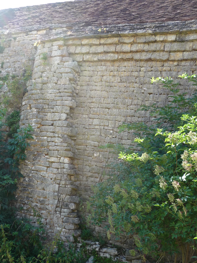 LE MUR NORD A ETE REBATI EN 1976 (VUE EXTERIEURE)