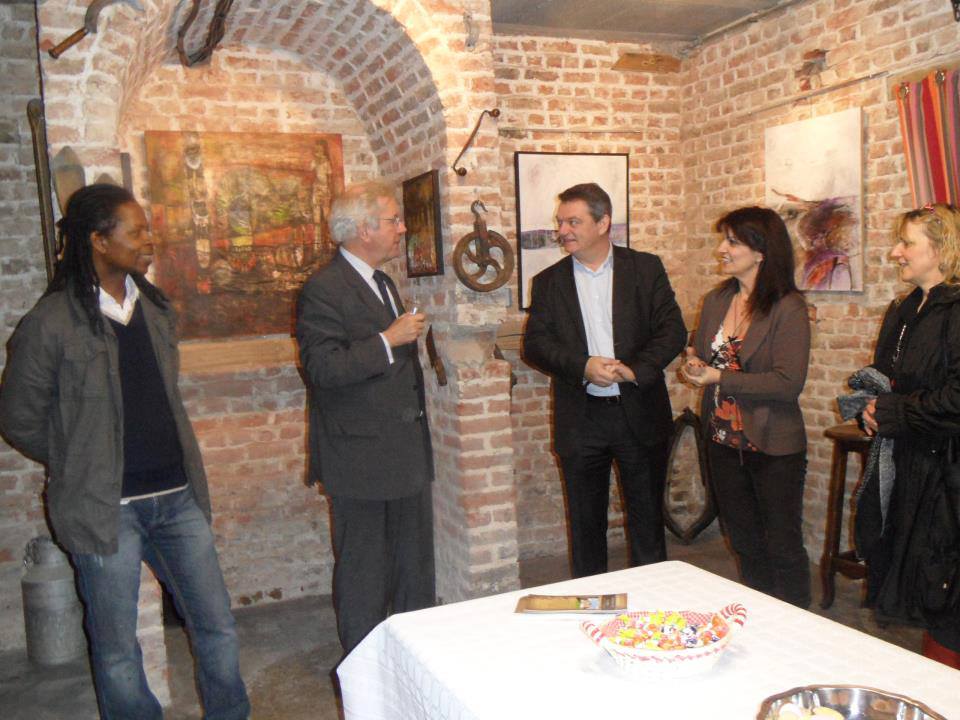 Visite du député Jérôme Bignon pour l'expo de peintures de Emmanuel Kavi