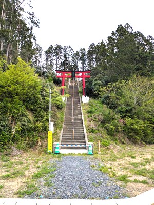 五月八日歌津【三嶋神社】の建て替え工事中