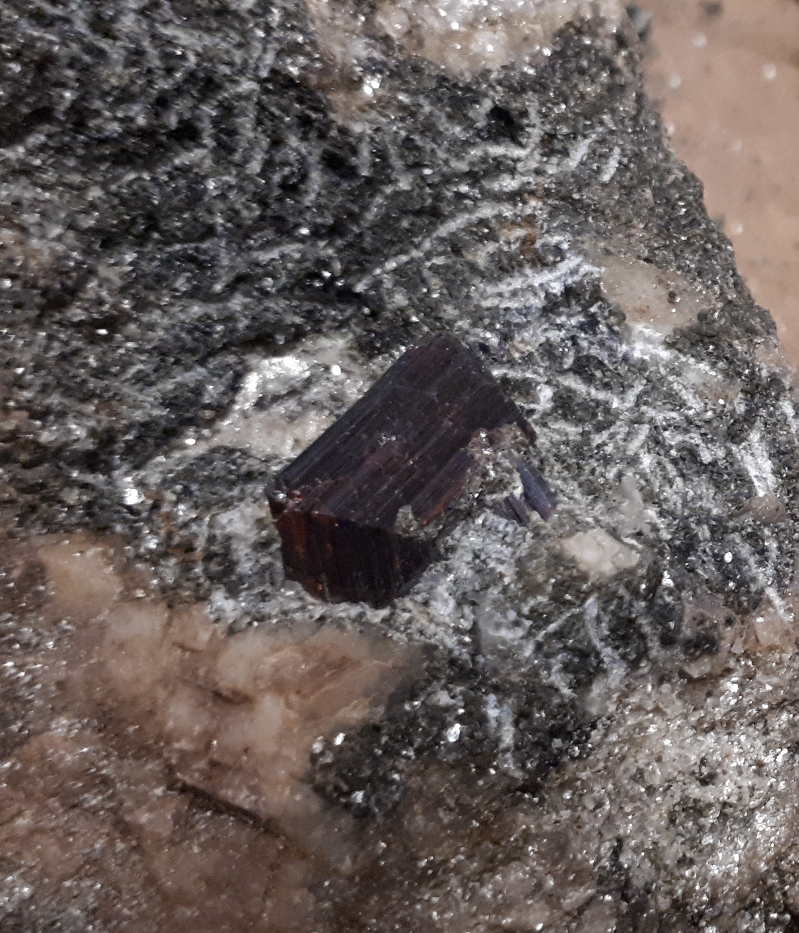 ...nice twinned Rutile on matrix...