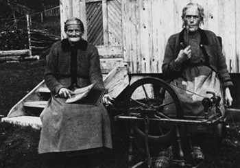 Urgroßmutter Johanna mit Schwester, 1928