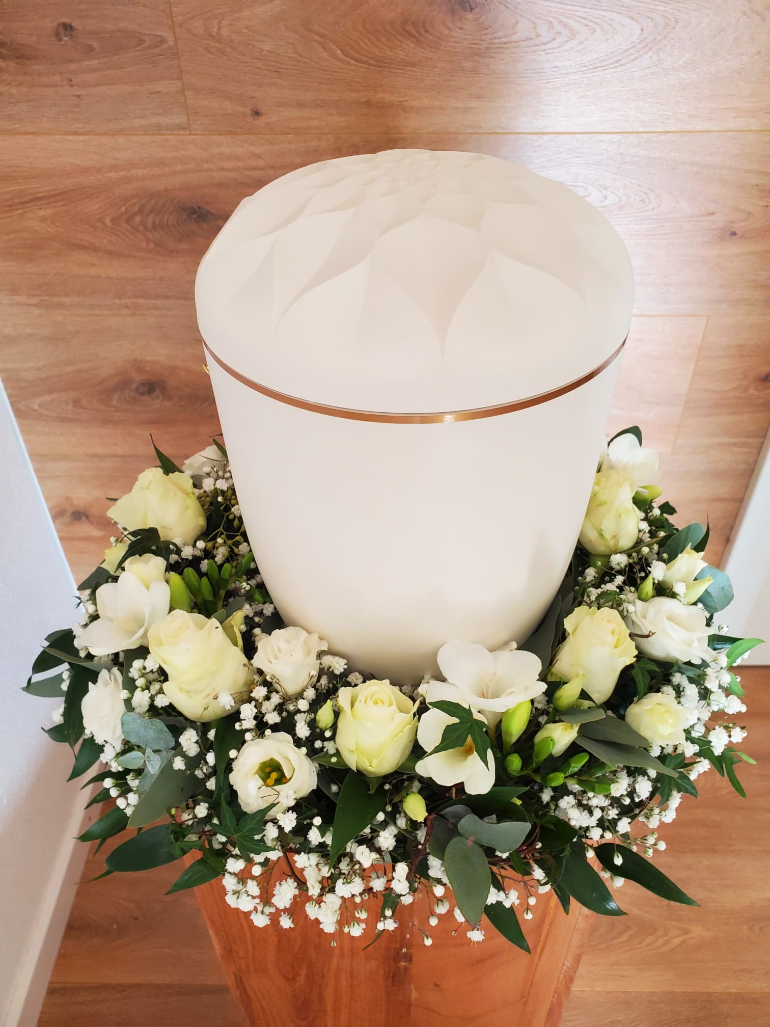 Samosa Urne zur freien Trauerfeier in unserem Abschiedsraum in Altusried