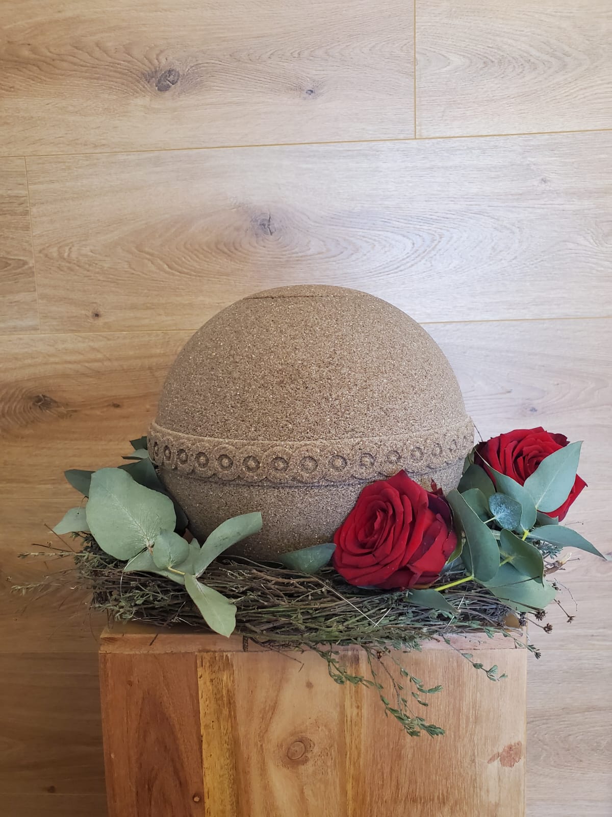 Sandurne mit Rosen/ Eukalyptuskranz Buchenberg