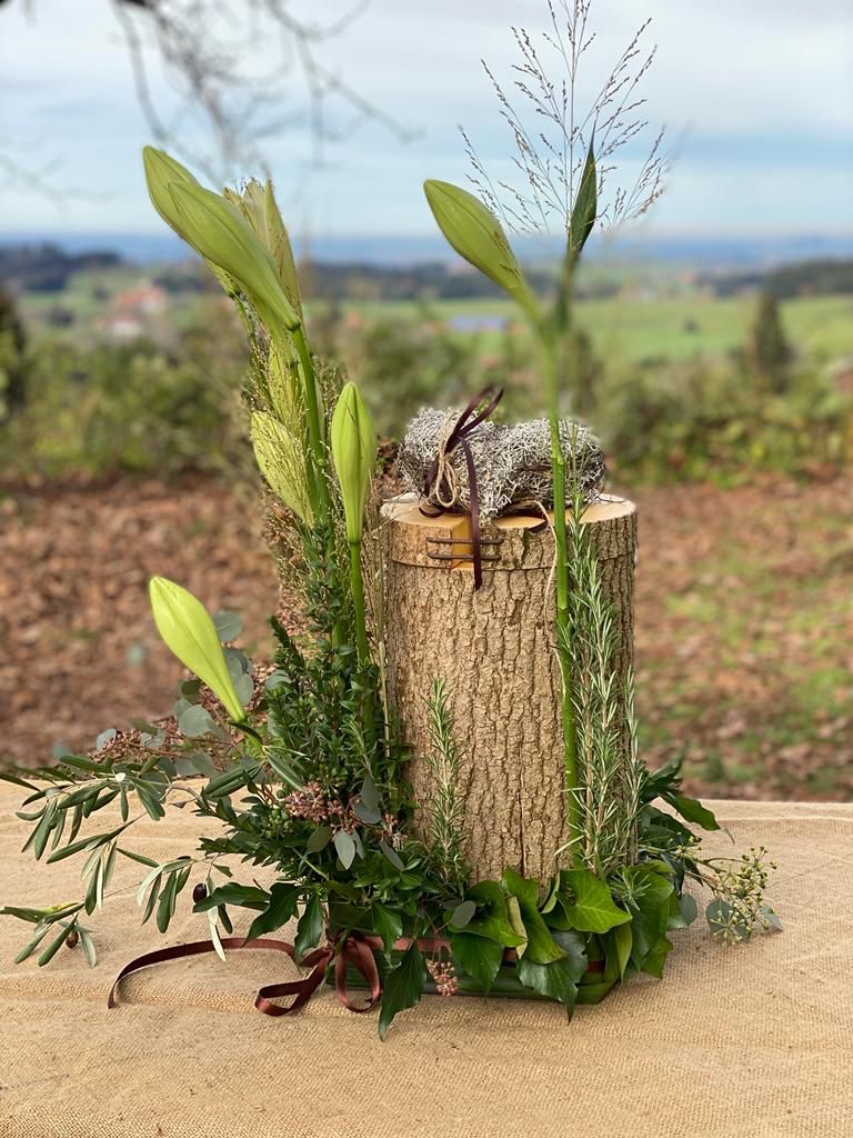 Urne aus einem Allgäuer Baum handgefertigt aus Waltenhofen für Muthmannshofen