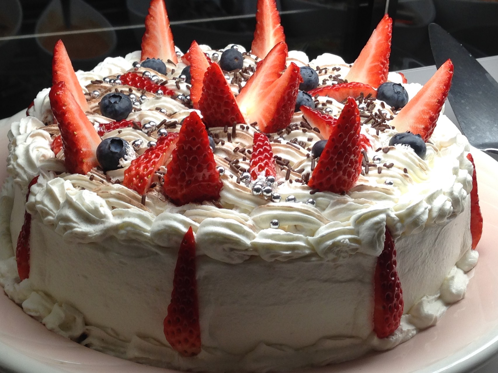【デザート】Choupana Garden ではこんなホールケーキもお好きなだけカットして召し上がっていただけます！　-ショウパーナ ガーデン-