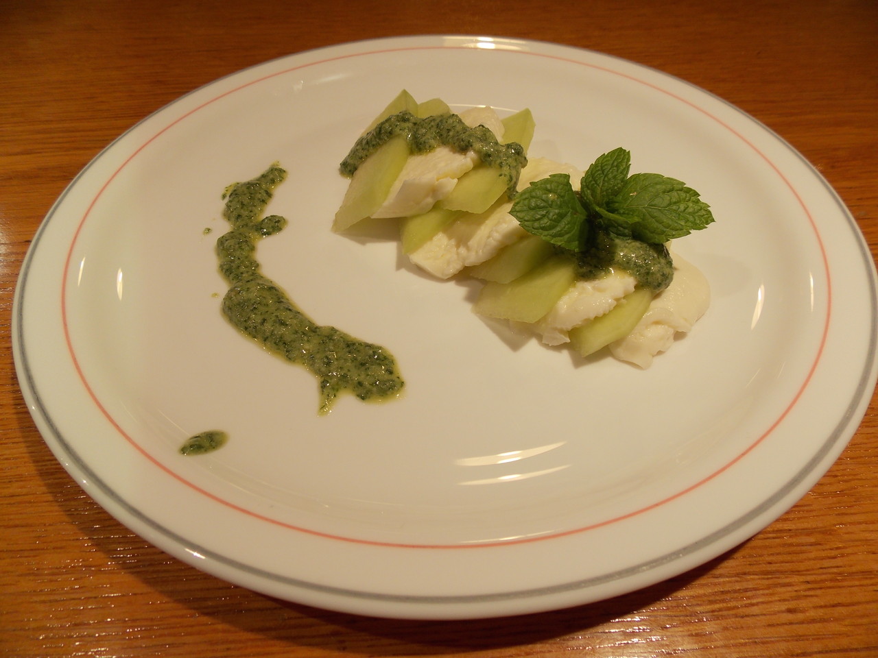 Melonen-Caprese mit Minze-Pesto - kultus-kulinaris hayna Melonen-Caprese mit Minze-Pesto - kultus-kulinaris hayna