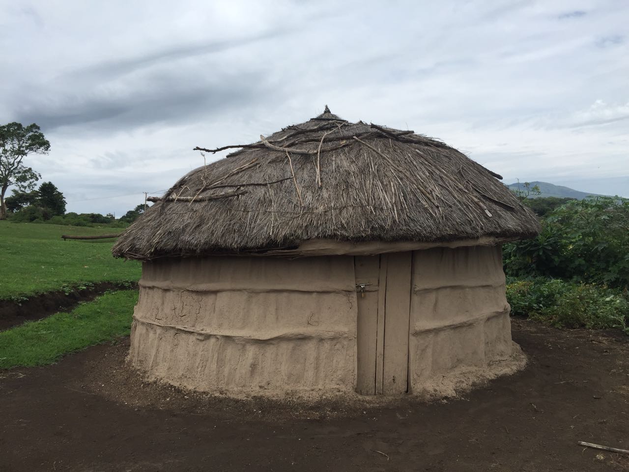 Lehmhütte der Massai