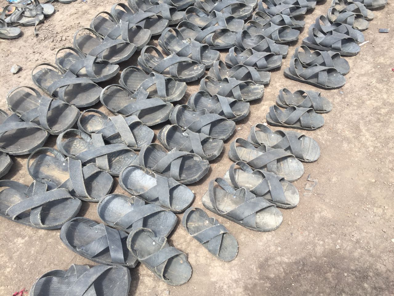 Typische Schuhe der Massai aus Autoreifen