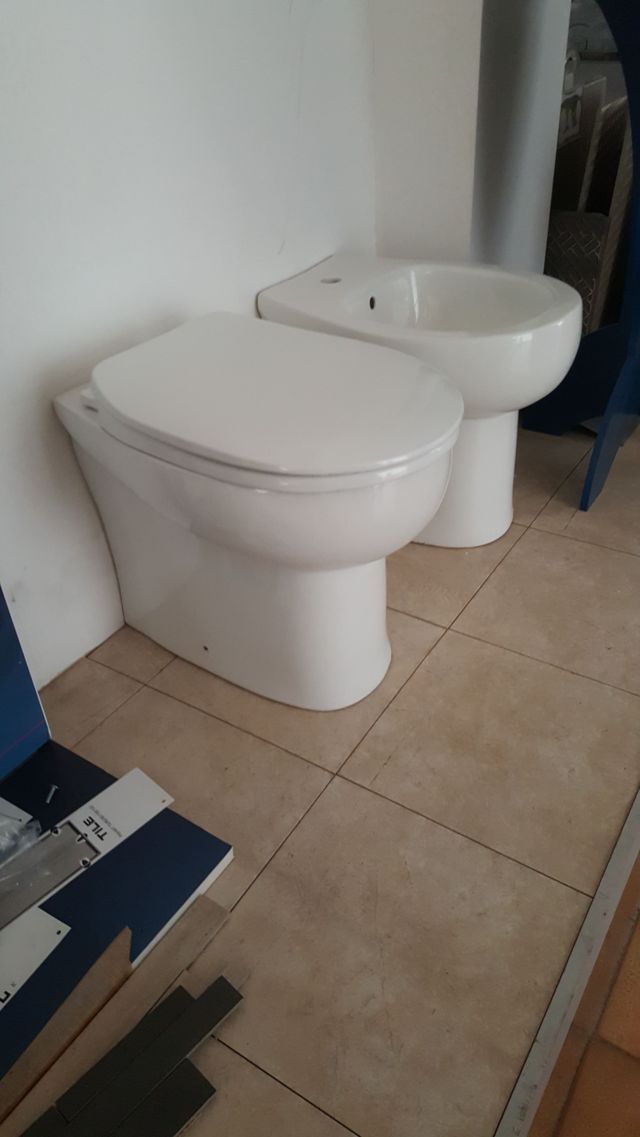 wc filo muro, ceramica bianco, bidet filo muro ceramica bianco 