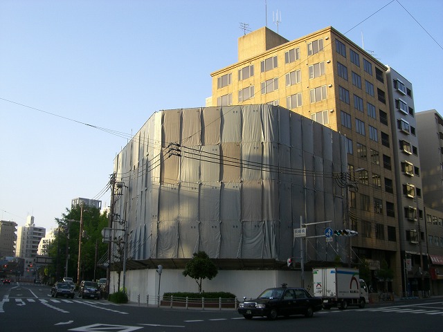 階建て替え寸前の岡崎橋団地。 平成20年に取り壊されました。 建て替え後はマンションになっています。  以上、公団岡崎橋団地でした。