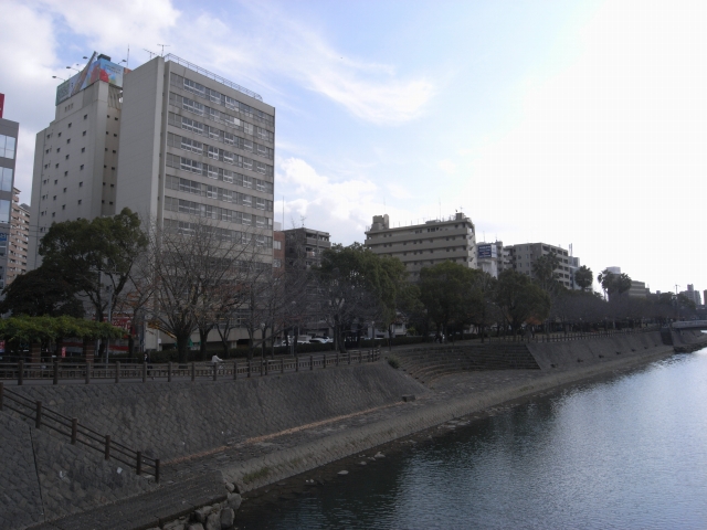 甲突川に面しています。 川側はもちろんサンルーム★