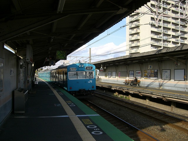 阪和線にてやってきました。撮影当時は１０３系が現役でした。 