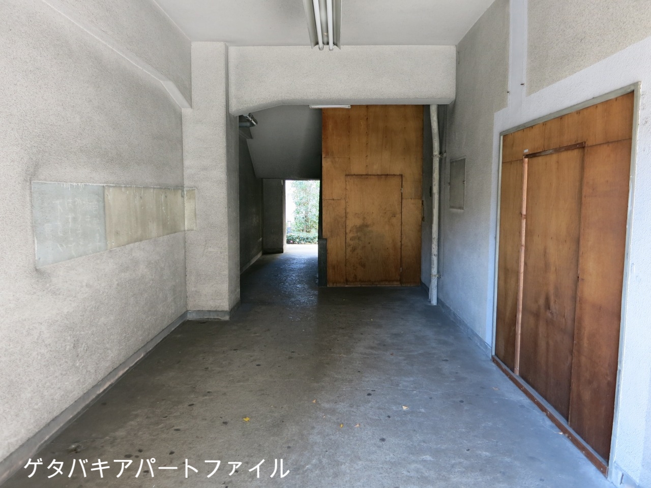 閉ざされたその先はもういけない・・・。