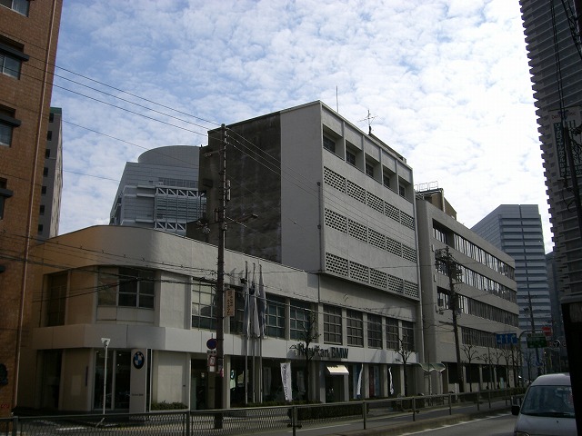 近づくと6階建てで、5階と6階がメゾネットだったことがわかります