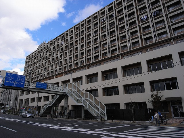 国道一号線に面しています。 下は南区役所です。