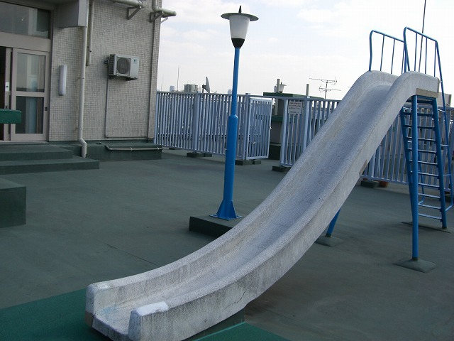 遊具は滑り台（撤去済）