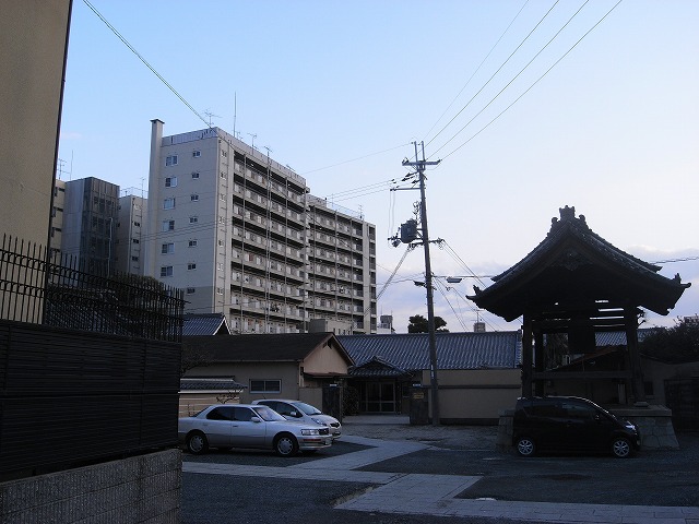 寺×団地 やっぱ京都は寺とのコラボが似合いますね。