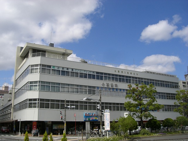 右手は雑居ビルかと思いきや・・・ 