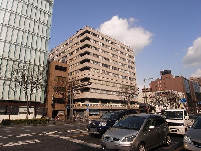 外から見ると雑居ビル風