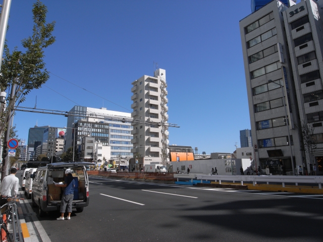 そんな青山地区も周りは建て替えラッシュ。 市街地住宅たちもあと、何年見れるかわからないですね。 