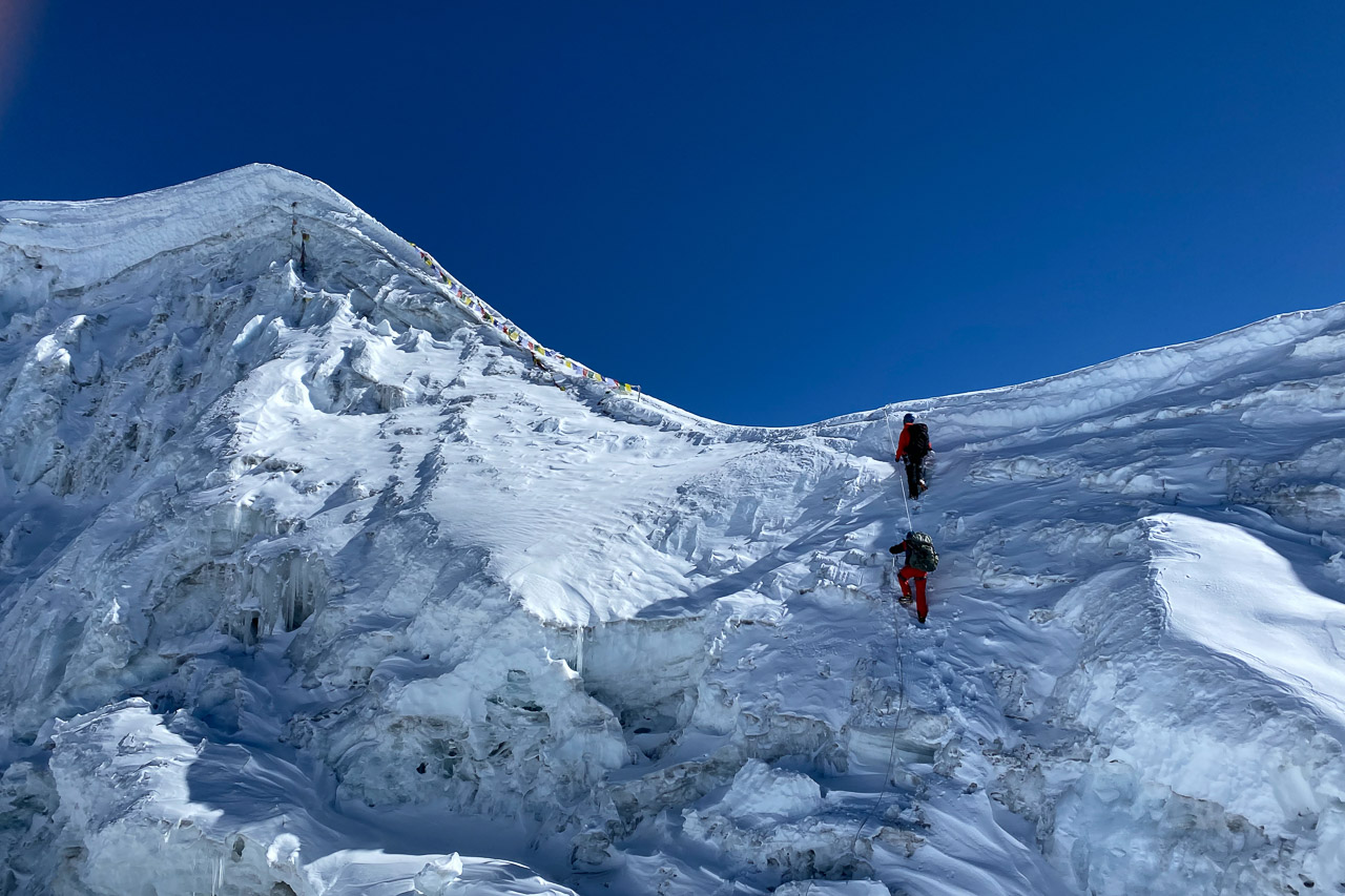 Der 6119 Meter hohe Lobuche Peak ist nicht mehr weit weg.