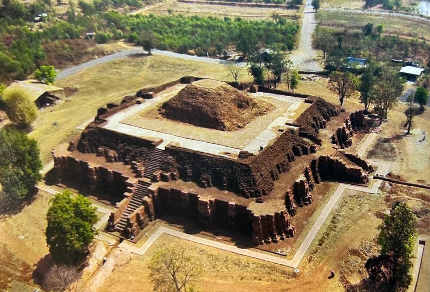 Si Thep: Khao Klang Nok寺院
